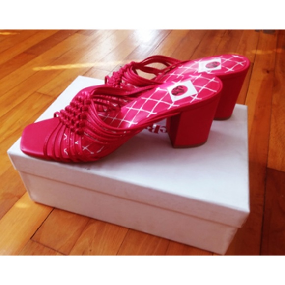 NEW SANDALS IN RED FROM "DOLCE VITA" - Picture 2 of 3